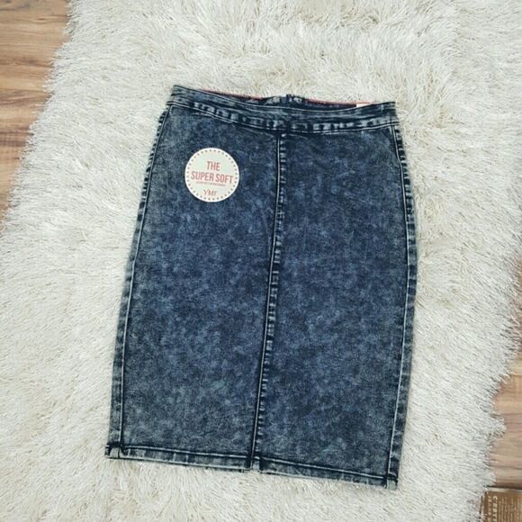 YMI Women's Pencil Skirt Super Soft Denim Bleach Wash - Picture 2 of 4